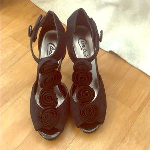 Black heels with roses